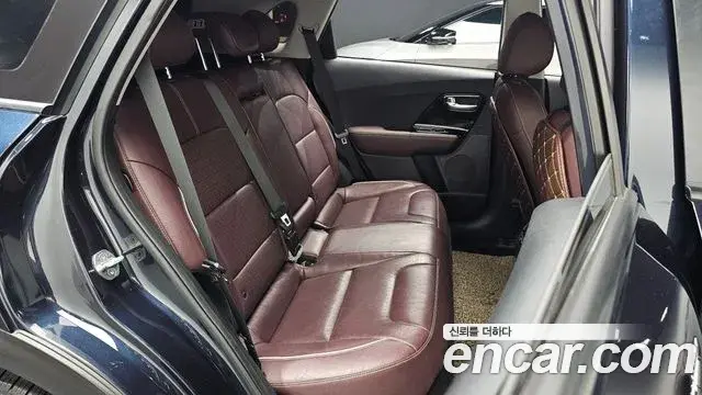 Kia Niro 2019 — Фото 11/20