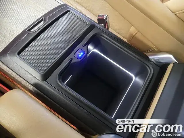 Land Rover Range Rover 2025 — Фото 13/20