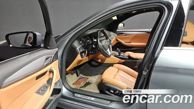 BMW 5 Series 2018 — Фото 10/20