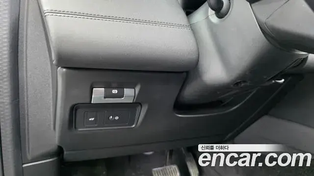 Land Rover Discovery Sport 2020 — Фото 16/20