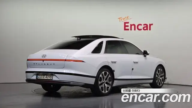 Hyundai Grandeur 2023 — Фото 1/20