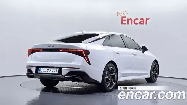Kia K5 2023 — Şəkil 24/32