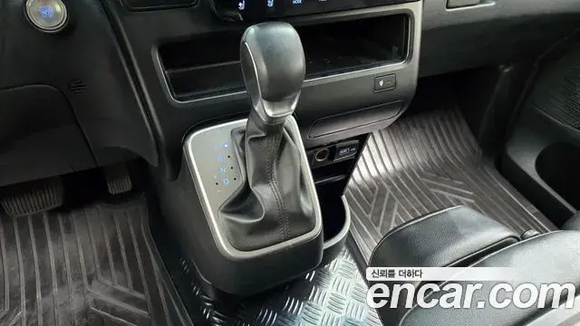 Hyundai Staria 2023 — Фото 9/20