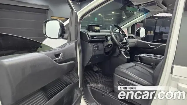 Hyundai Staria 2023 — Фото 10/20