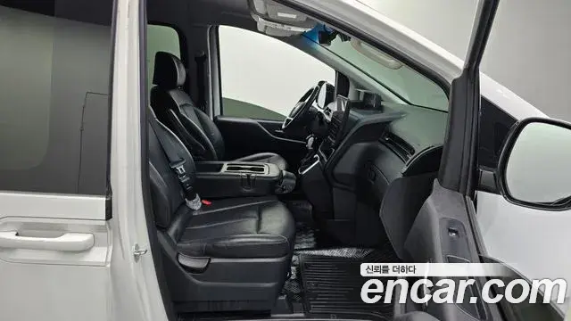 Hyundai Staria 2023 — Фото 11/20