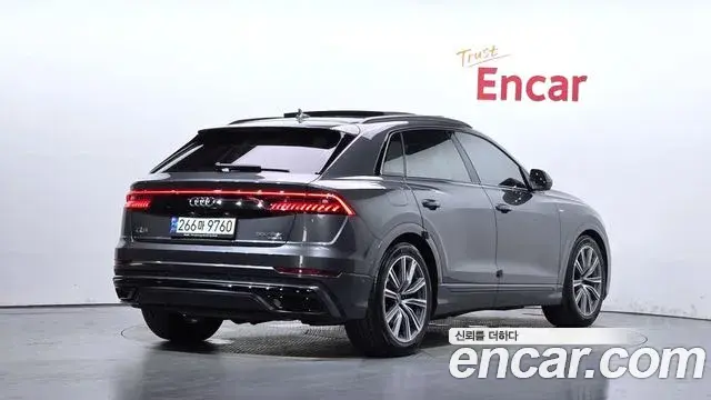 Audi Q7 2021 — Фото 2/20