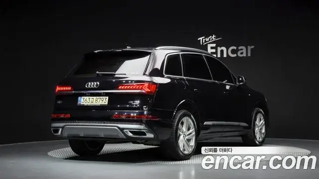 Audi Q7 2021 — Фото 2/20