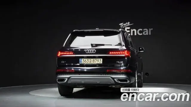 Audi Q7 2021 — Фото 4/20