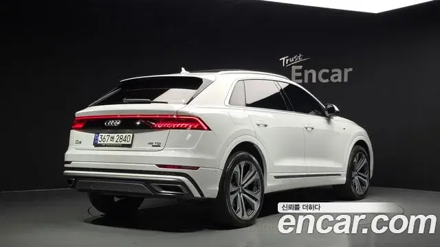 Audi Q7 2021 — Фото 2/20