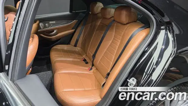 Mercedes-Benz E-Class 2021 — Фото 11/20