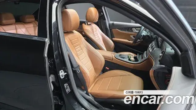Mercedes-Benz E-Class 2021 — Фото 12/20