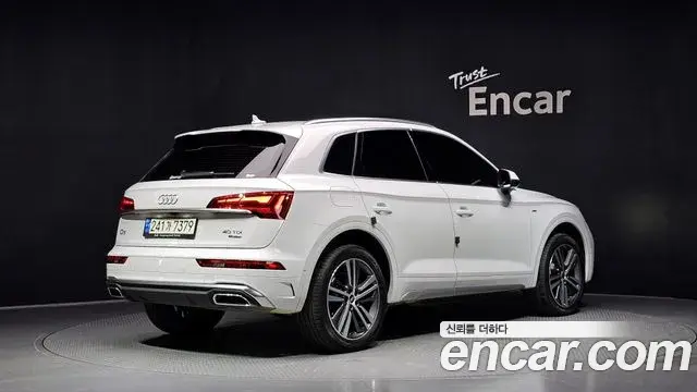 Audi Q5 2022 — Фото 2/20