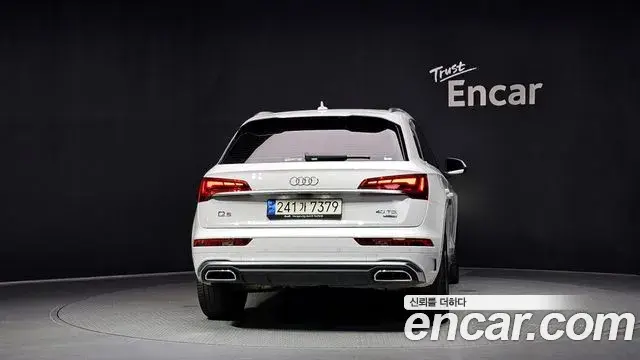 Audi Q5 2022 — Фото 4/20