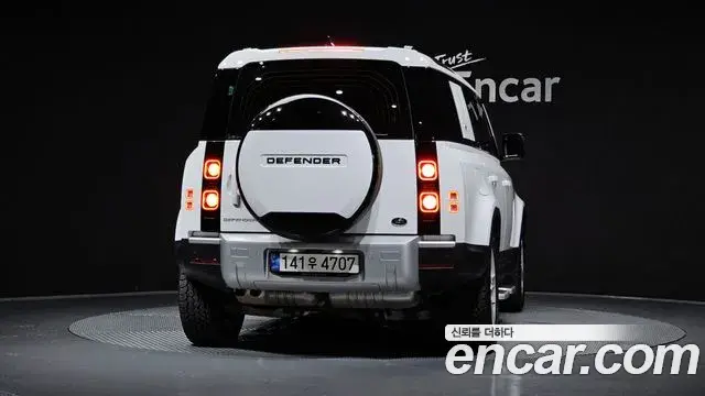 Land Rover Defender 2021 — Фото 4/20