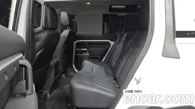 Land Rover Defender 2021 — Фото 12/20