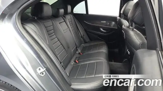 Mercedes-Benz E-Class 2019 — Фото 11/20