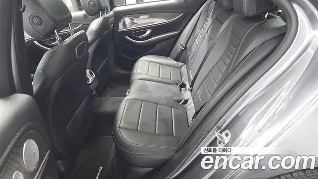 Mercedes-Benz E-Class 2019 — Фото 12/20