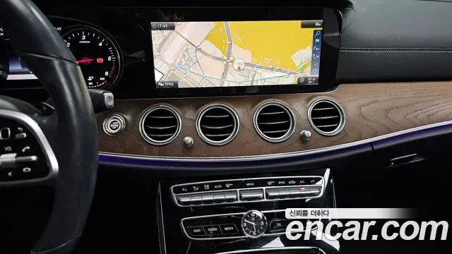 Mercedes-Benz E-Class 2019 — Фото 13/20