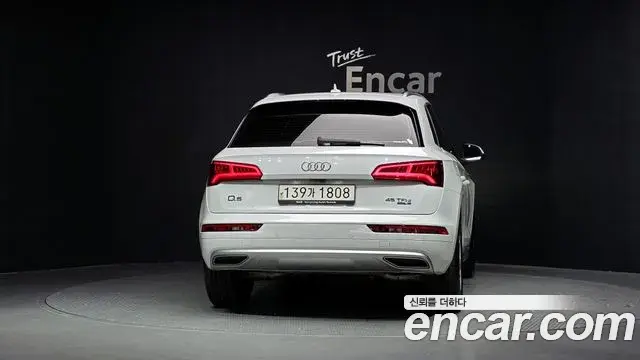 Audi Q5 2020 — Фото 4/20