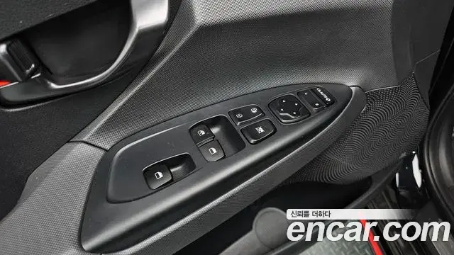 Hyundai Veloster 2021 — Фото 17/20