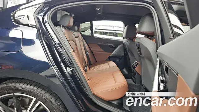 BMW 5 Series 2025 — Фото 12/20