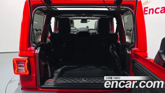 Jeep Wrangler 2020 — Фото 19/20