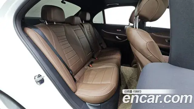 Mercedes-Benz E-Class 2023 — Фото 11/20