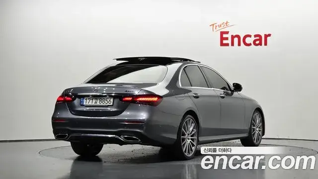 Mercedes-Benz E-Class 2022 — Фото 1/20