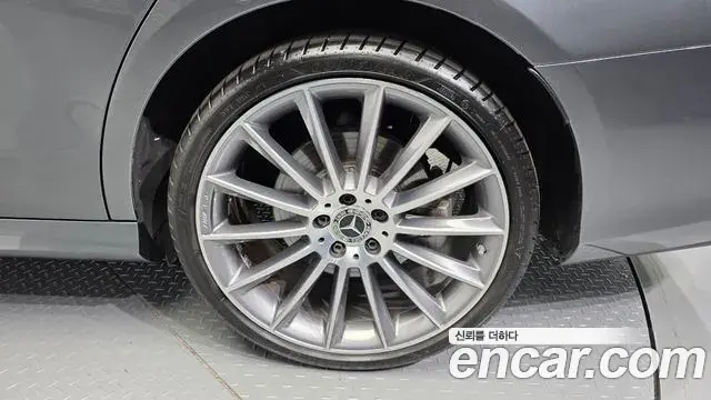 Mercedes-Benz E-Class 2022 — Фото 4/20