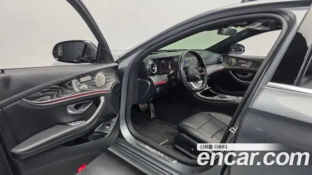 Mercedes-Benz E-Class 2022 — Фото 9/20