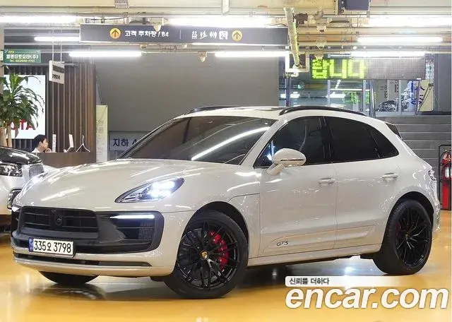 Porsche Macan 2023 — Фото 10/20