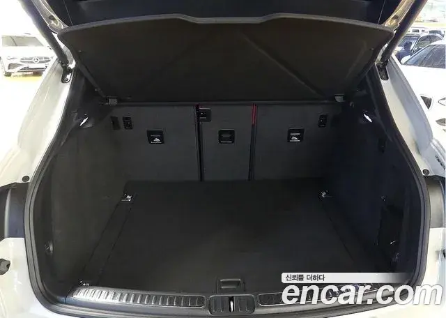 Porsche Macan 2023 — Фото 3/20