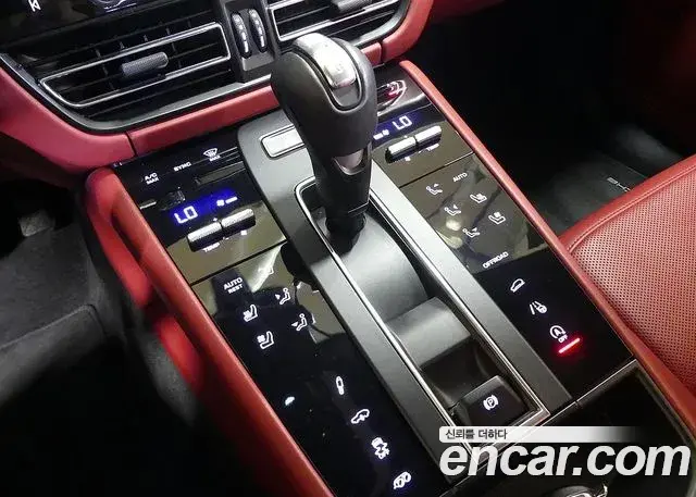 Porsche Macan 2023 — Фото 8/20