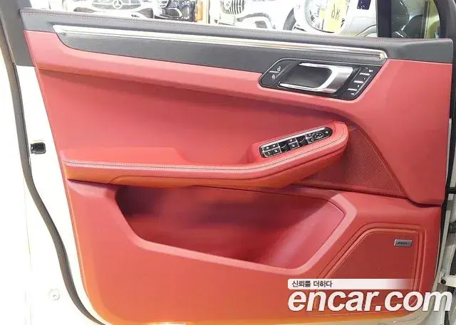 Porsche Macan 2023 — Фото 11/20