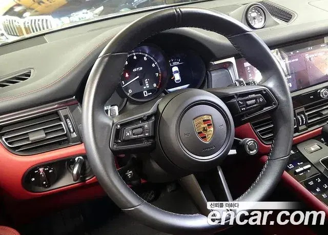 Porsche Macan 2023 — Фото 12/20