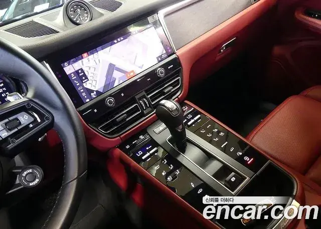 Porsche Macan 2023 — Фото 13/20