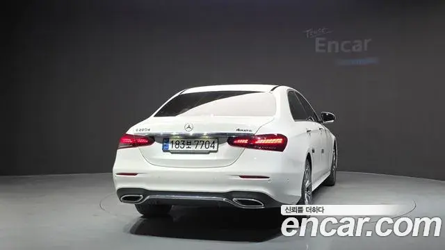 Mercedes-Benz E-Class 2023 — Фото 4/20