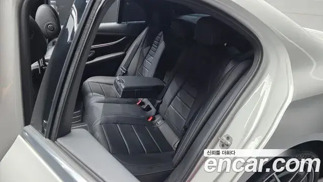 Mercedes-Benz E-Class 2023 — Фото 12/20