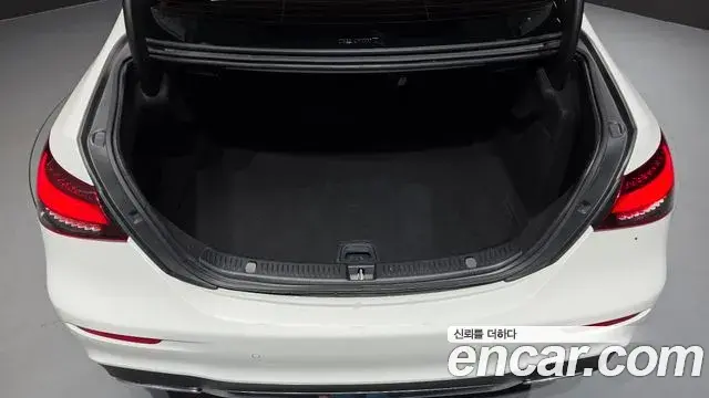 Mercedes-Benz E-Class 2023 — Фото 17/20