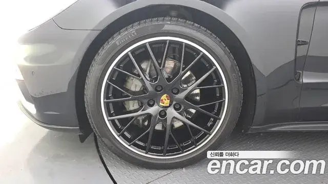 Porsche Panamera 2018 — Фото 4/20