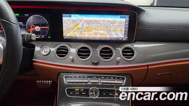 Mercedes-Benz E-Class 2019 — Фото 14/20
