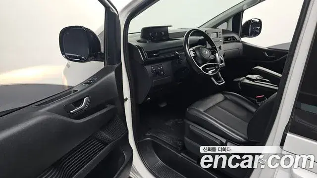 Hyundai Staria 2021 — Фото 8/20