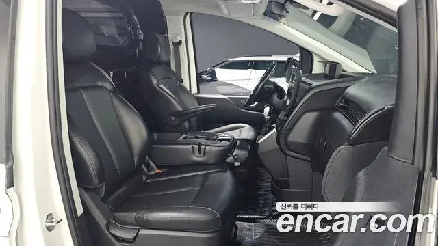 Hyundai Staria 2021 — Фото 11/20