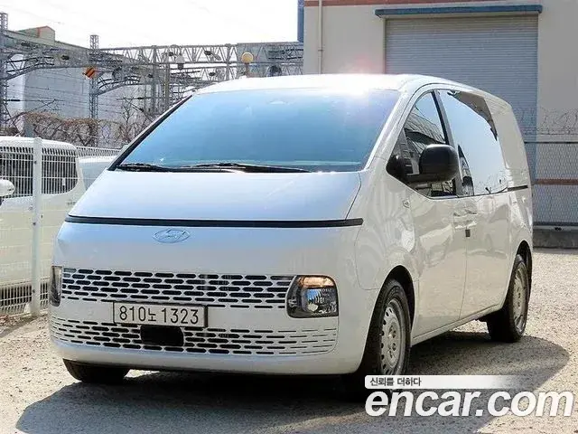 Hyundai Staria 2023 — Фото 1/18
