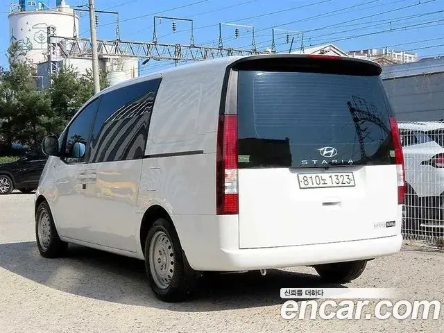 Hyundai Staria 2023 — Фото 2/18