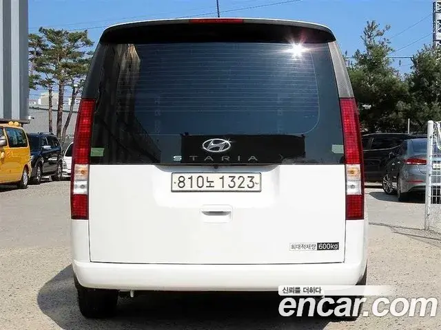 Hyundai Staria 2023 — Фото 3/18