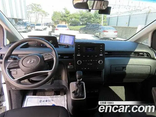 Hyundai Staria 2023 — Фото 6/18