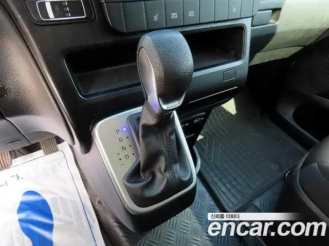 Hyundai Staria 2023 — Фото 9/18