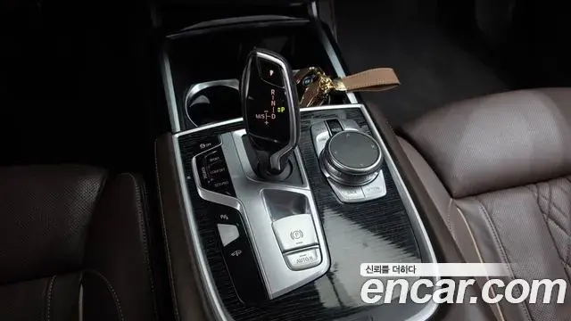BMW 7 Series 2018 — Фото 9/20