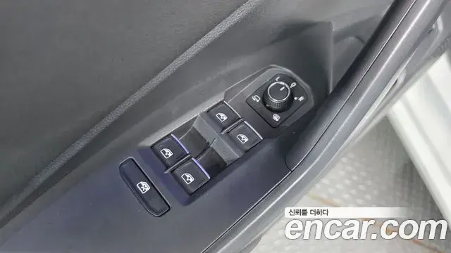 Volkswagen Jetta 2021 — Photo 3/33